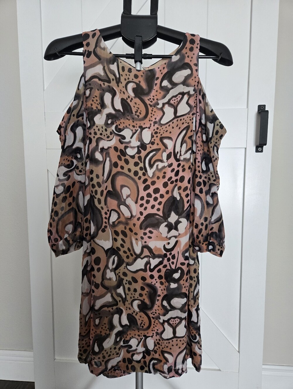 FRENCH CONNECTION Wmn's Cold-Shoulder Floral Print Dress in Blush 8